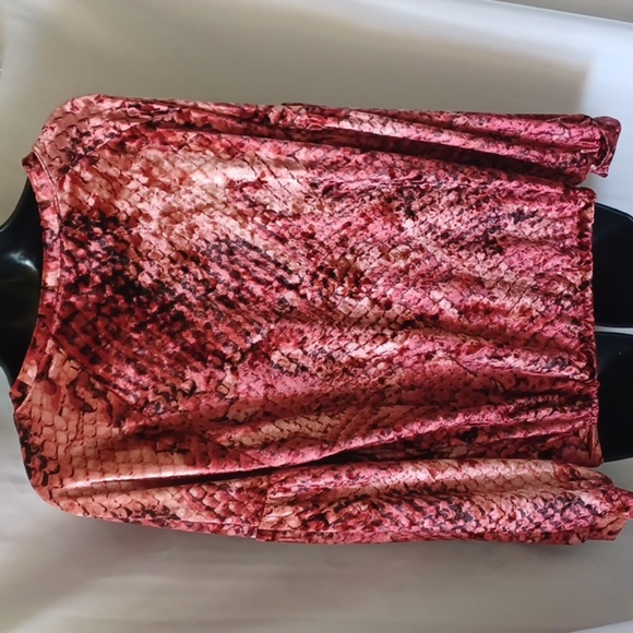 Project RUNWAY Red Snake Print Blouse. M, stretchy, elastic waist band - Picture 6 of 8